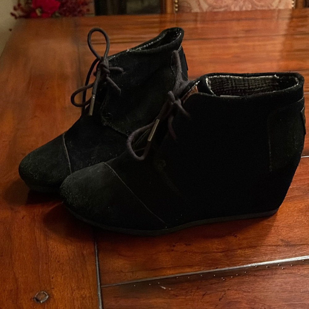 Toms suede lace up booties. So cute!